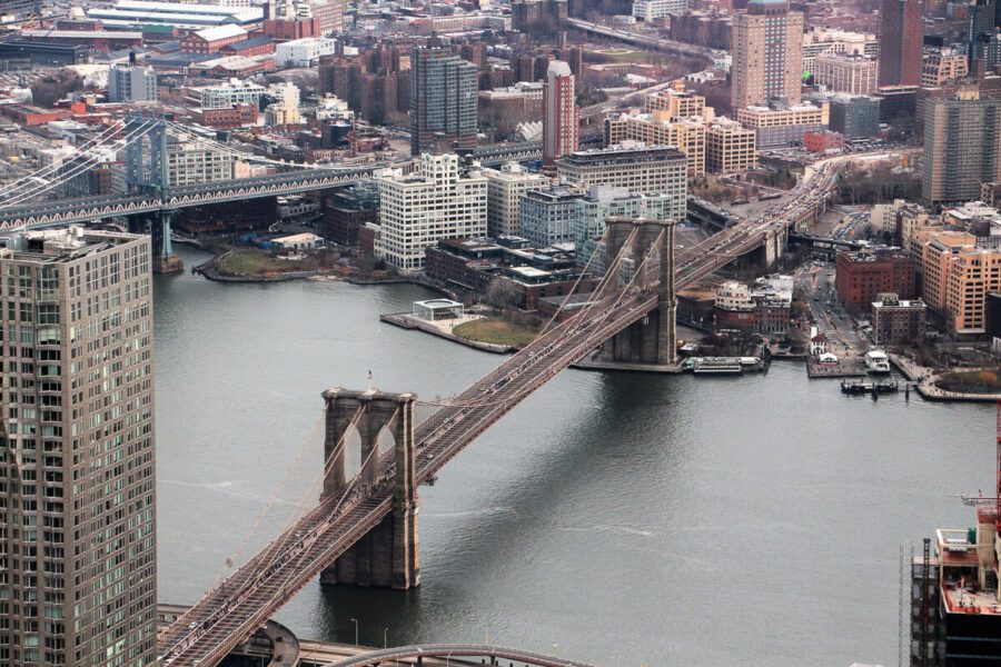 Vue sur le pont de Brooklyn depuis le One World Observatory