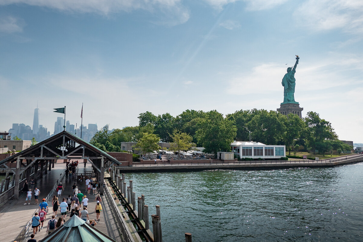 Arrivée du ferry pour la statue de la Liberté