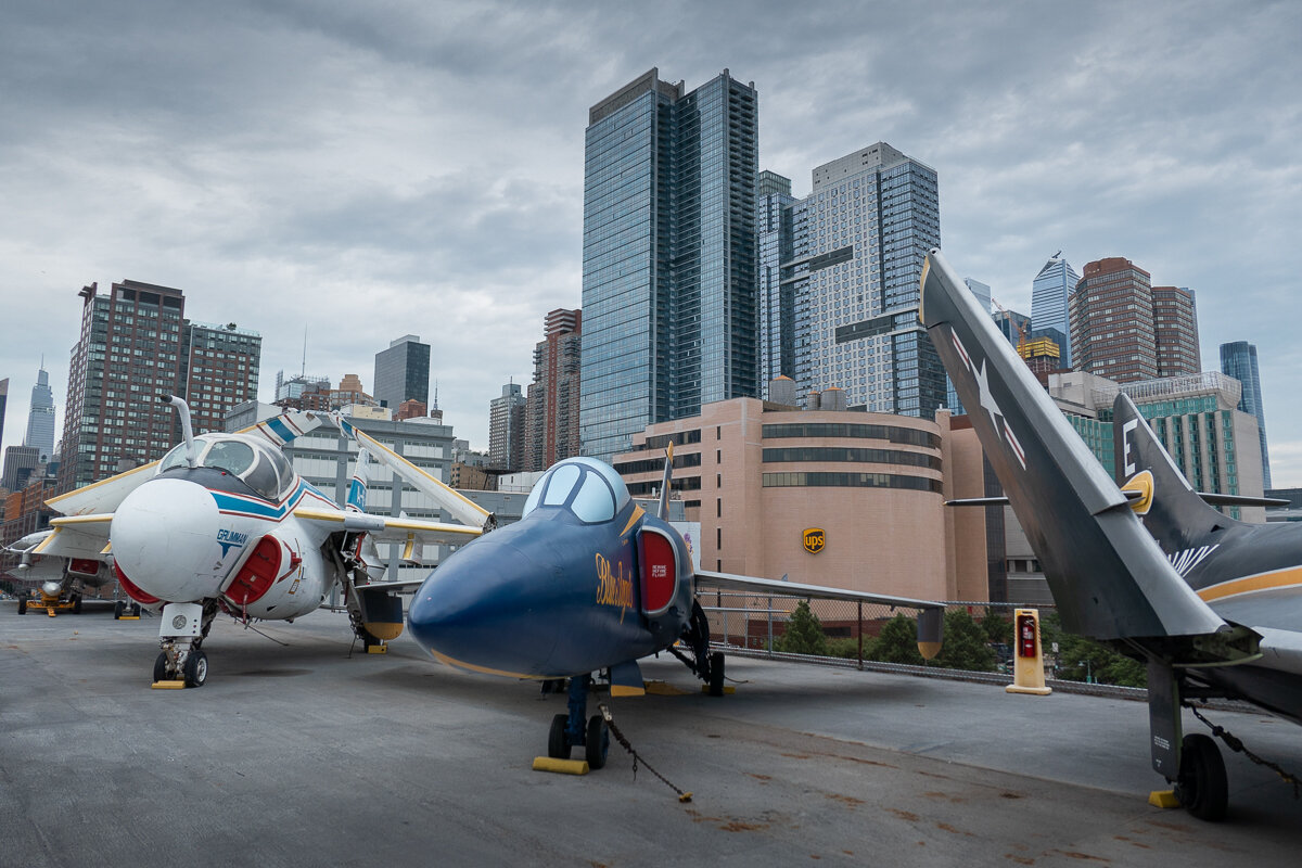 Avions exposés sur le Flight Deck dans l'Intrepid Museum Sea Air and Space de New York