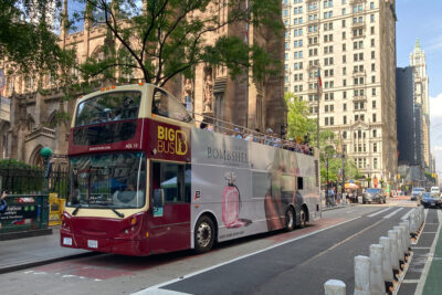 Big Bus dans la rue à New York
