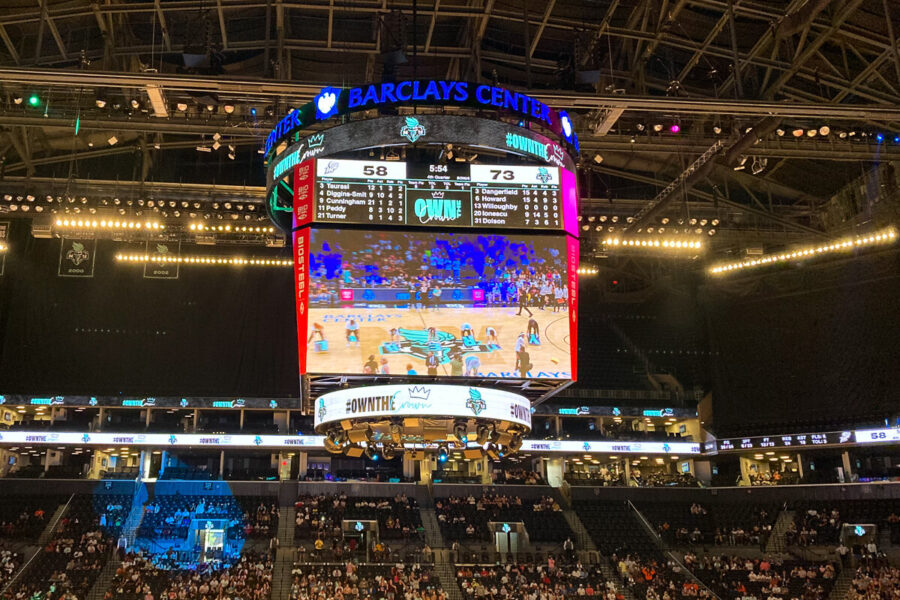 Ecran dans le stade d'un match NBA à New York