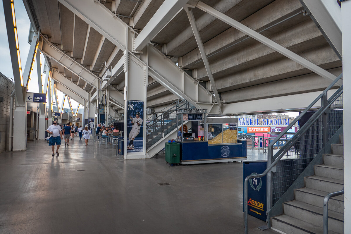 Intérieur des gradins dans le stade des Yankees à New York