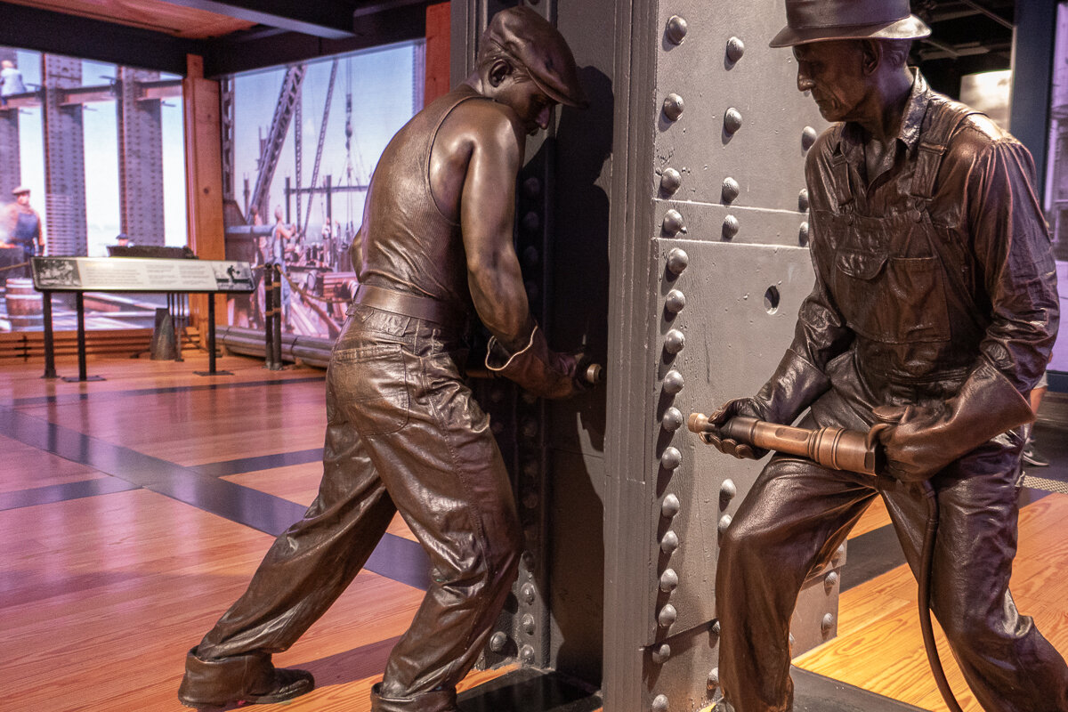 Statues de constructeurs dans le musée de l'Empire State Building