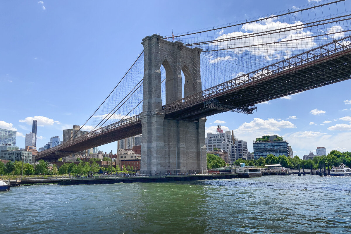 Pont de Brooklyn vu durant une croisière à New York