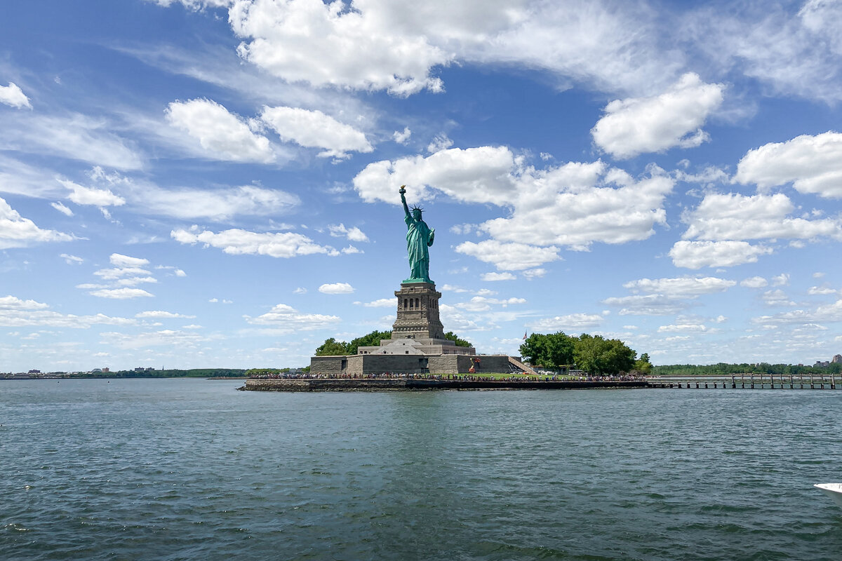 Vue sur la statue de la Liberté depuis le bateau de croisière