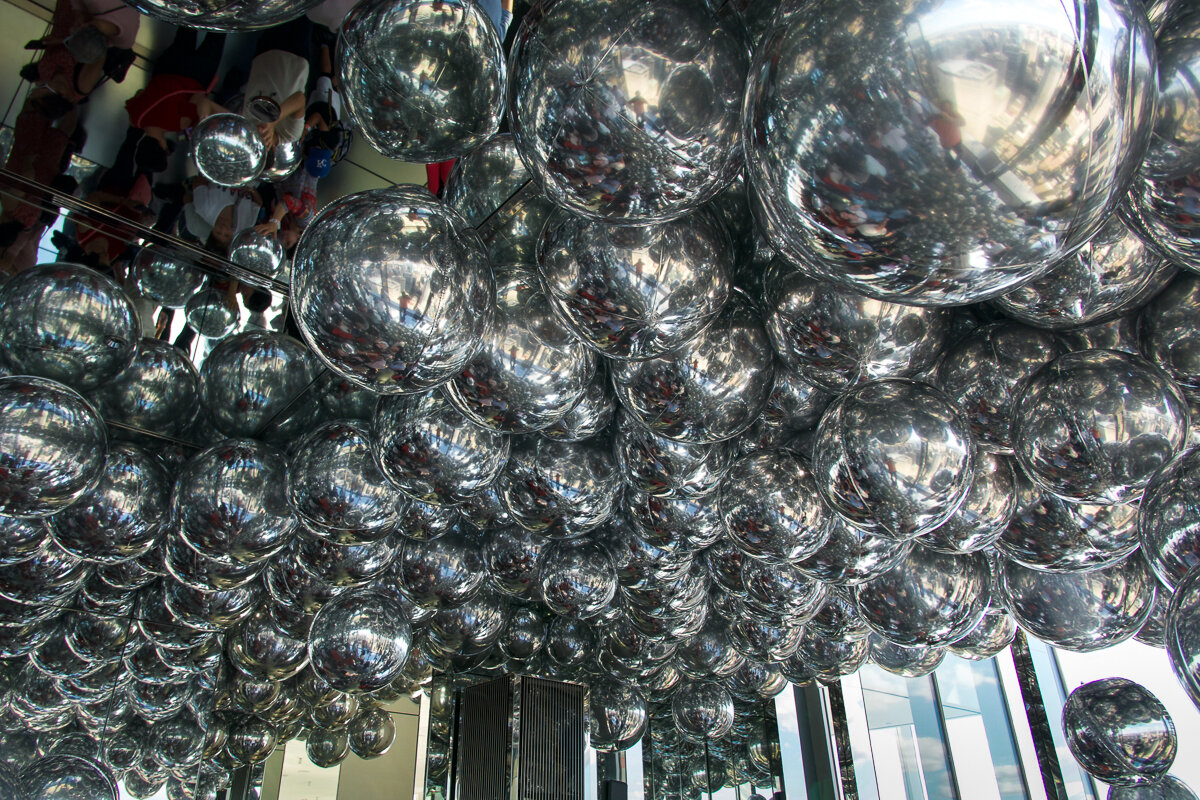 Ballons dans le SUMMIT One Vanderbilt à New York