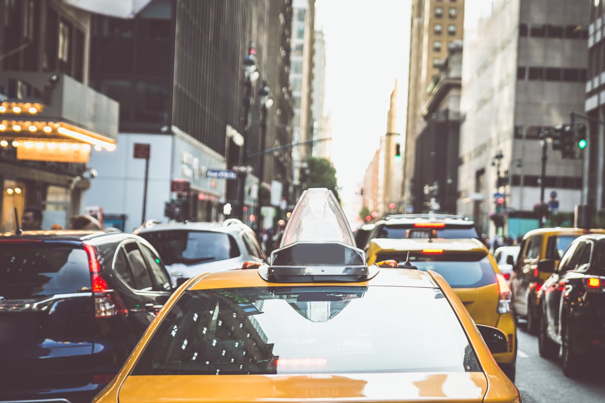 Devanture de taxi jaune à New York