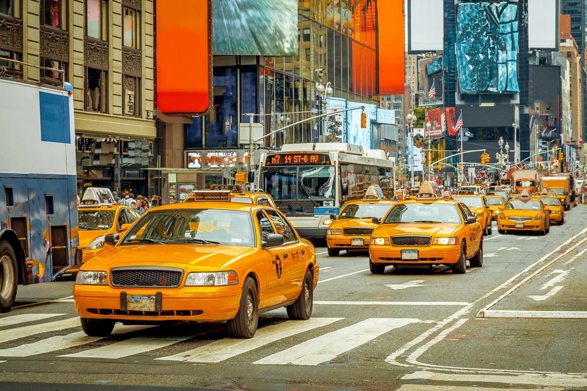 Taxis dans une avenue de New York