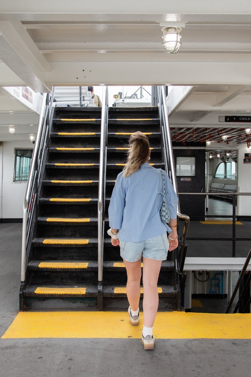 pont escalier intérieur du ferry
