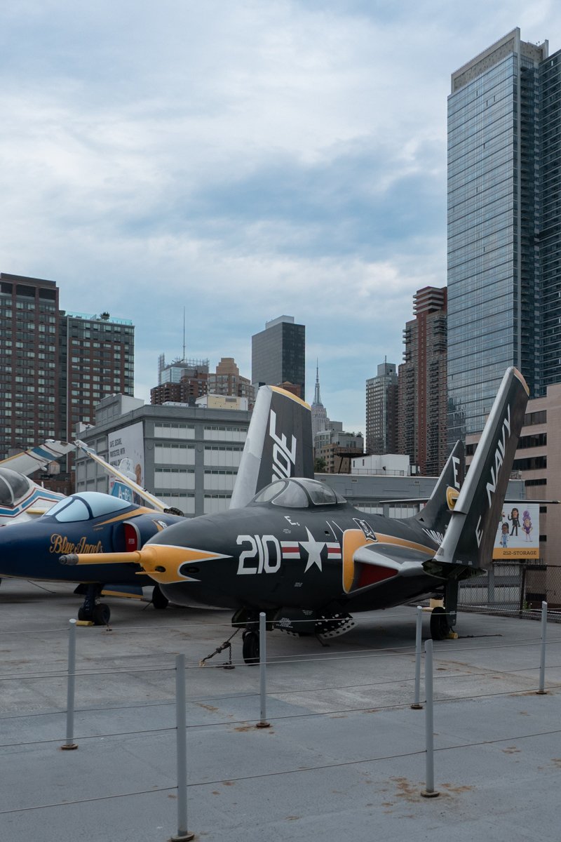 Intrepid-flight-deck-avions