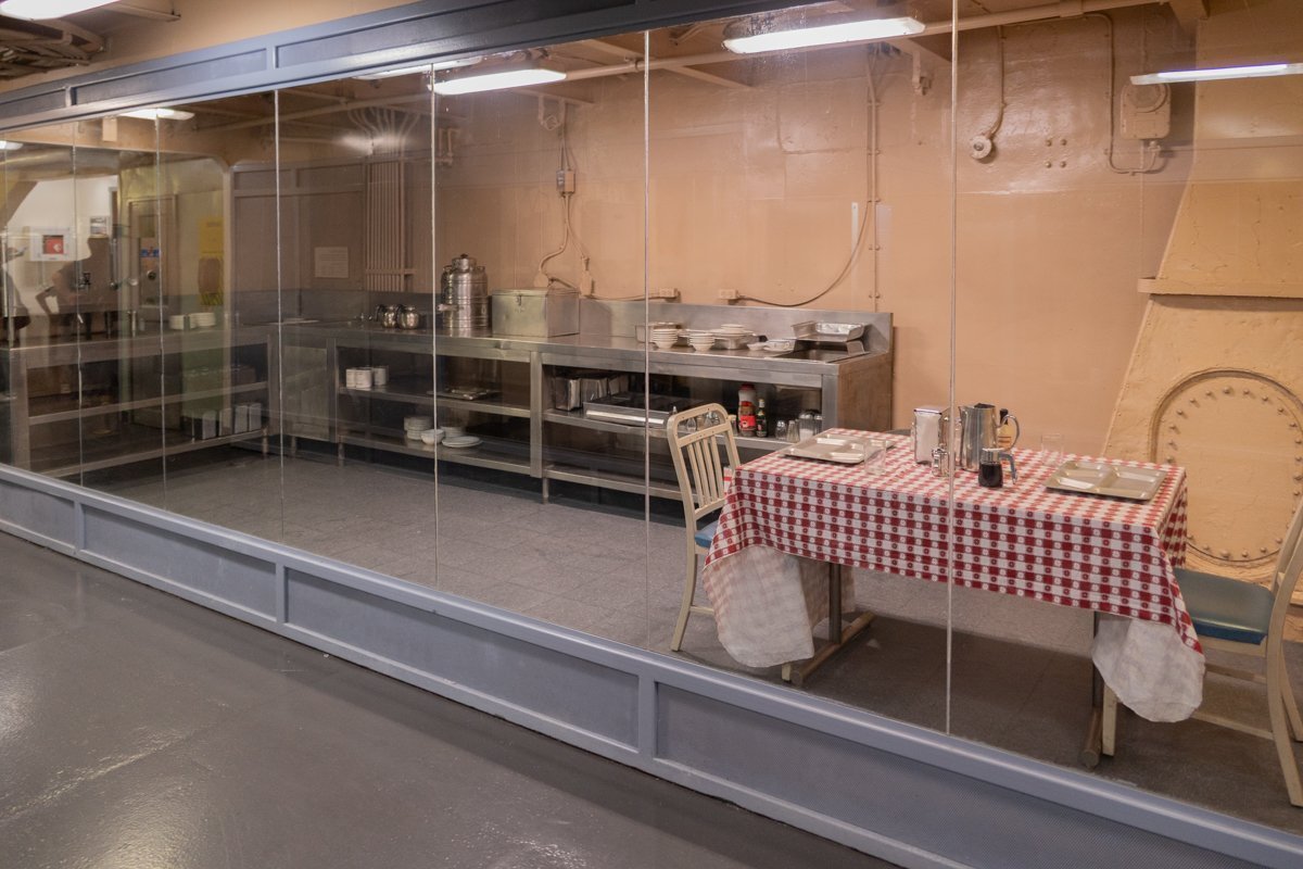 Intrepid-third-deck-interieur