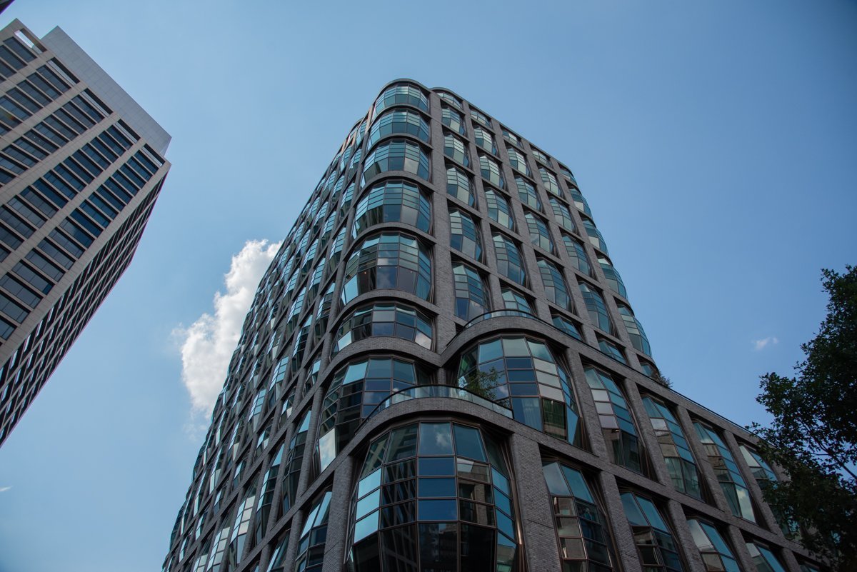 bâtiment avoisinant la highline