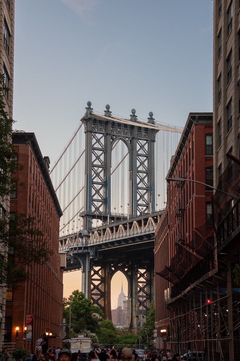 coucher de soleil à travers le pont