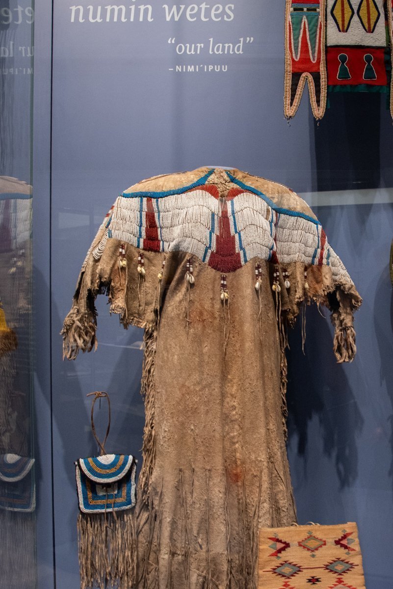 exposition d'objets en peau d'animaux