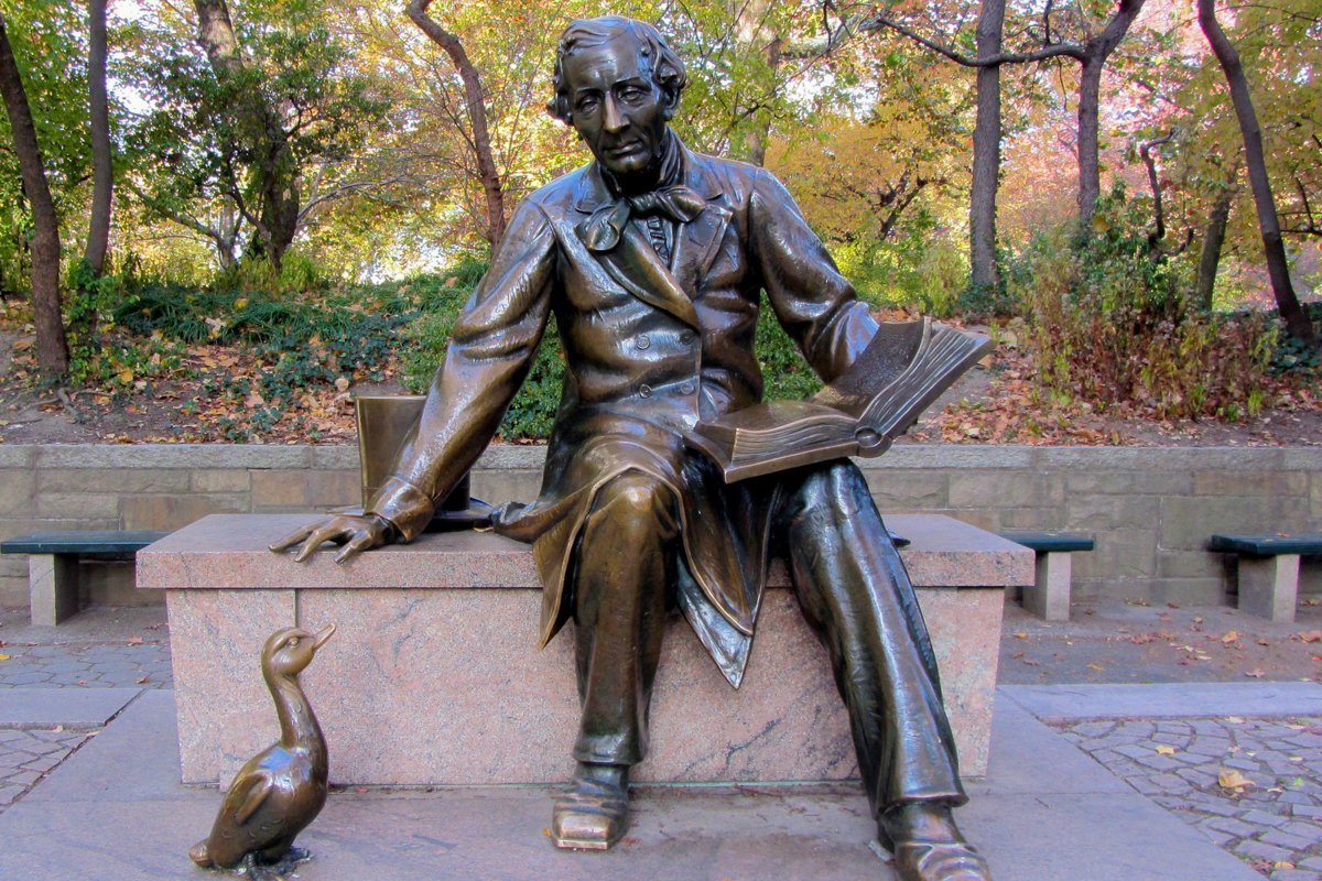 hans-christian-andersen-271451_1920-2