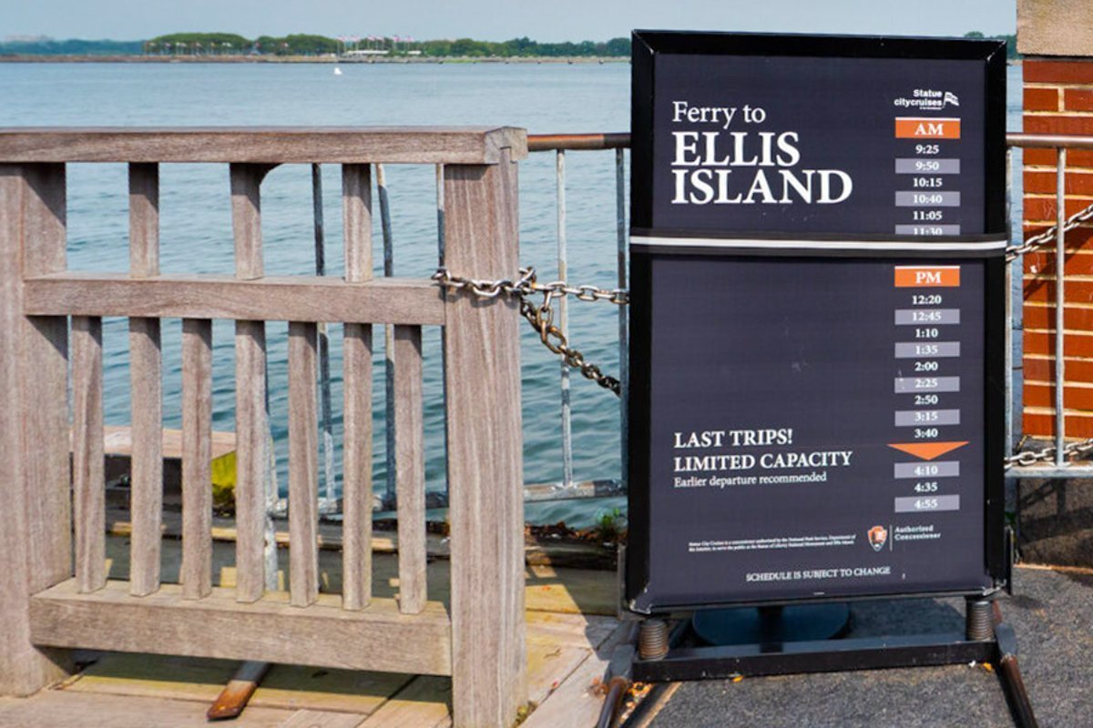 horaires-ferry-liberty-ellis-island-new-york-900x600