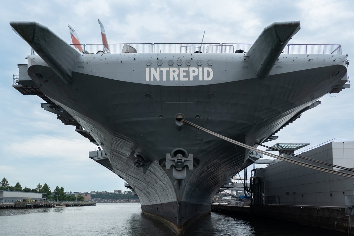 intrepid vu de derrière