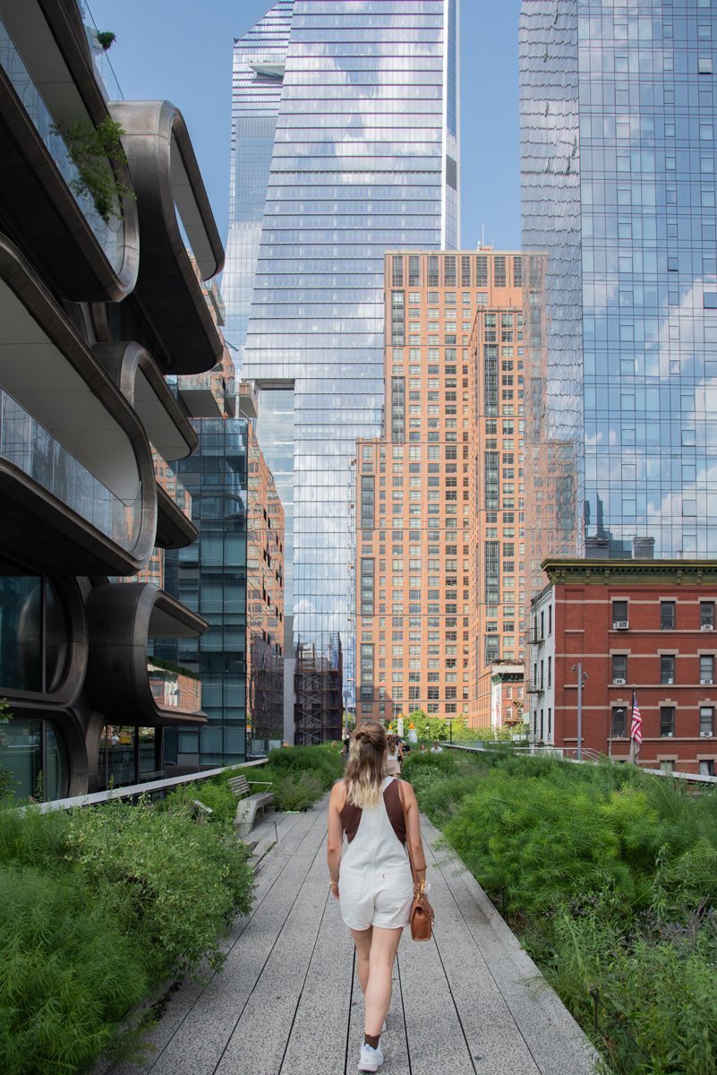 promenade au milieu des buildings