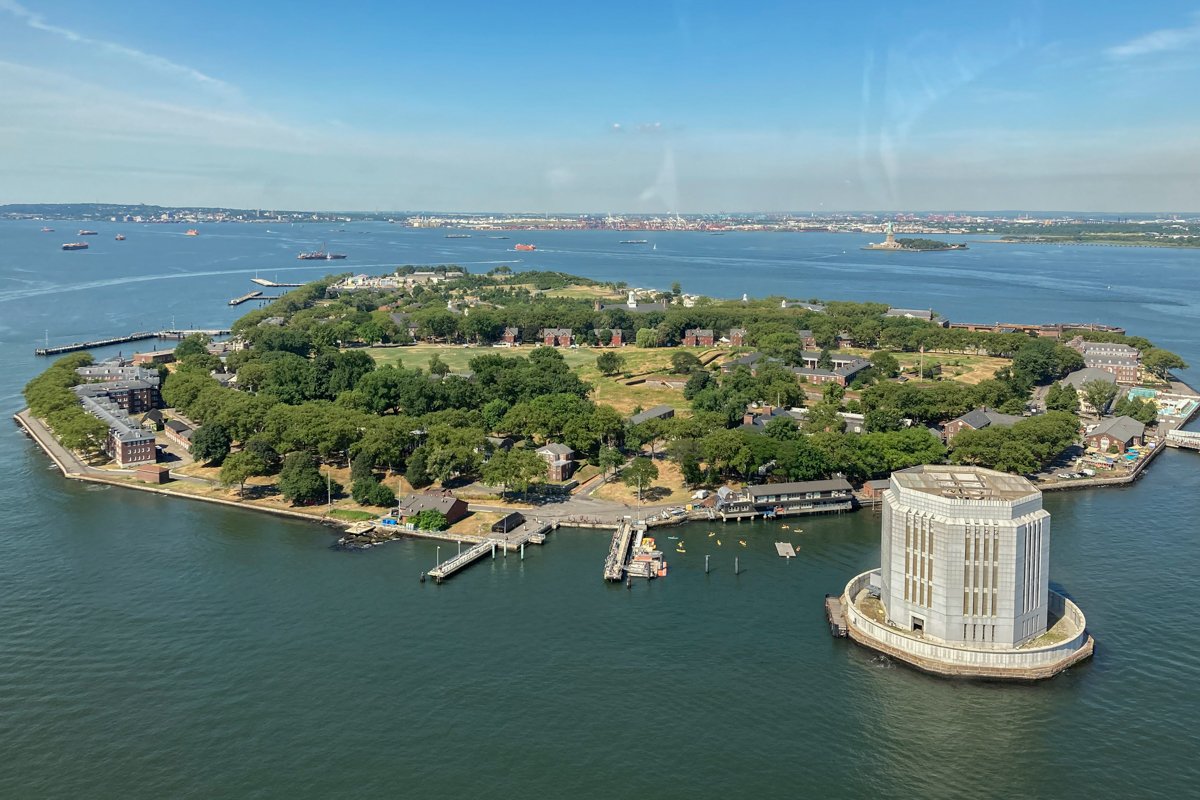 survol ellis island hélicoptère