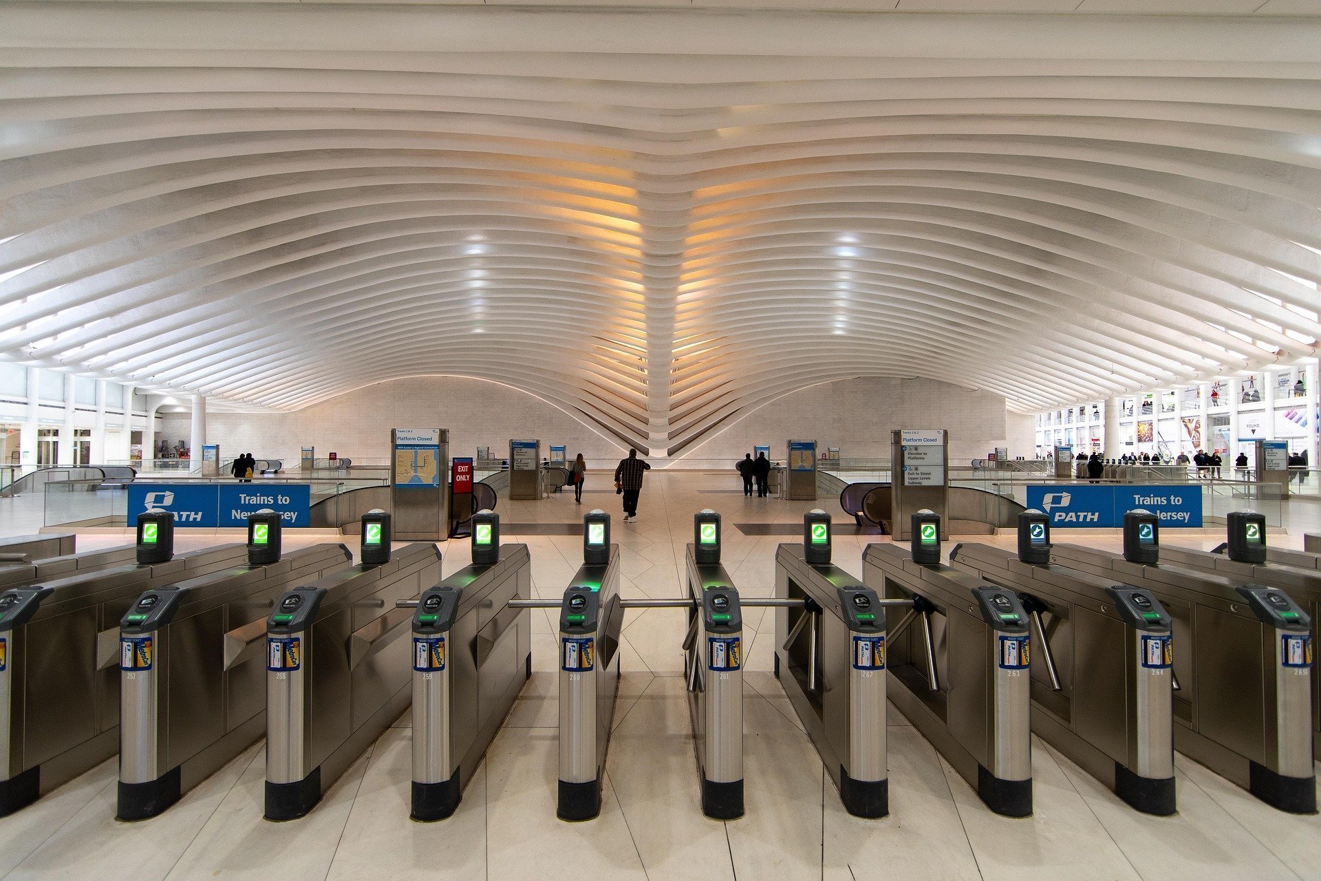 station de train : métro oculus