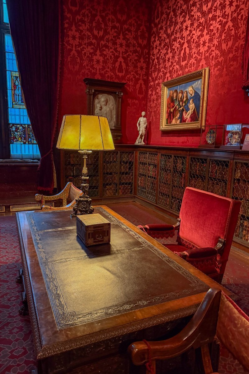 bureau rouge
