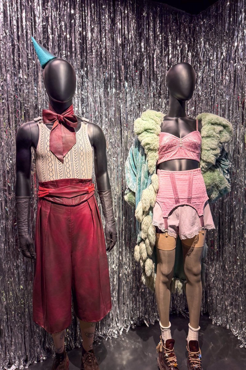 costumes hommes et femmes