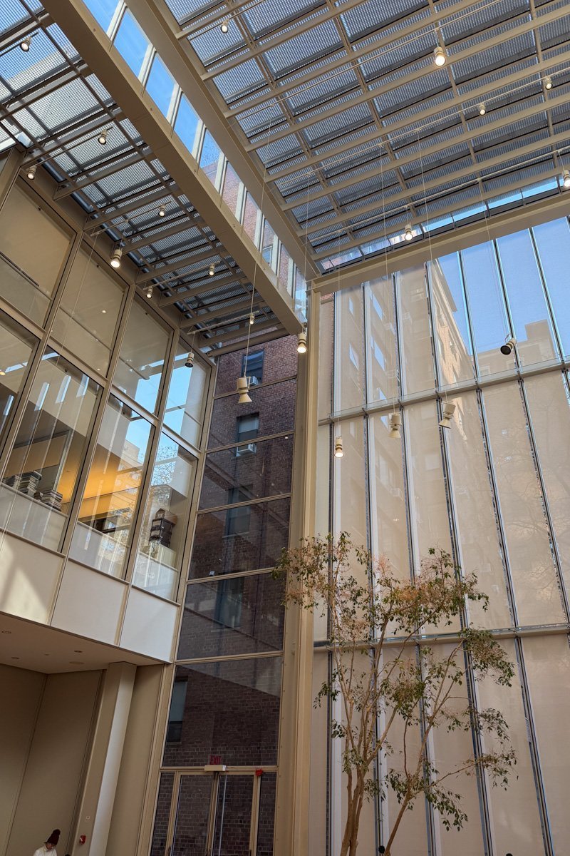 intérieur bibliothèque côté moderne