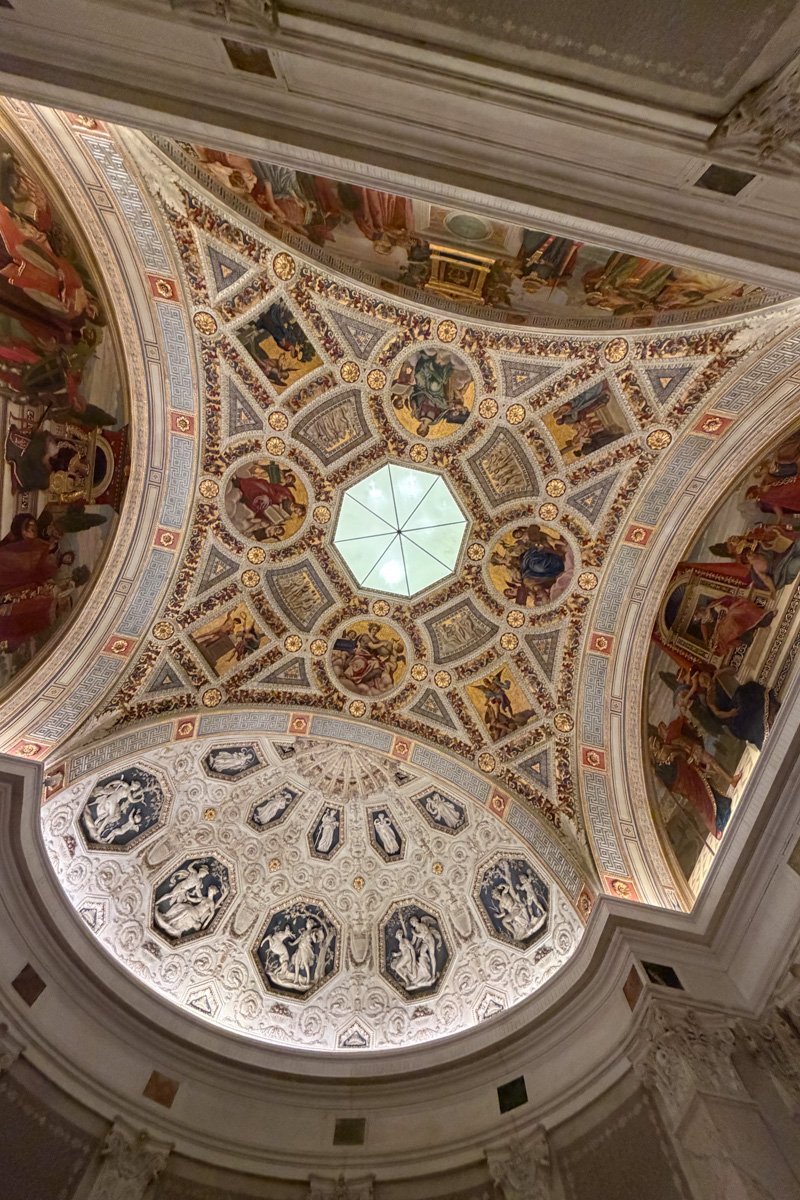 plafond de la bibliothèque